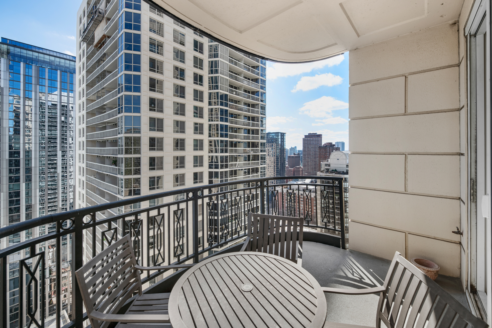 10 East Delaware Place, Unit 25B Chicago, IL 60611 - Photo 16 of 38