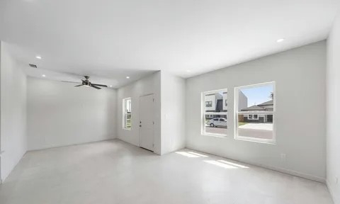 4984 Alexa Road, Unit B Brownsville, TX 78521 - Photo 3 of 21