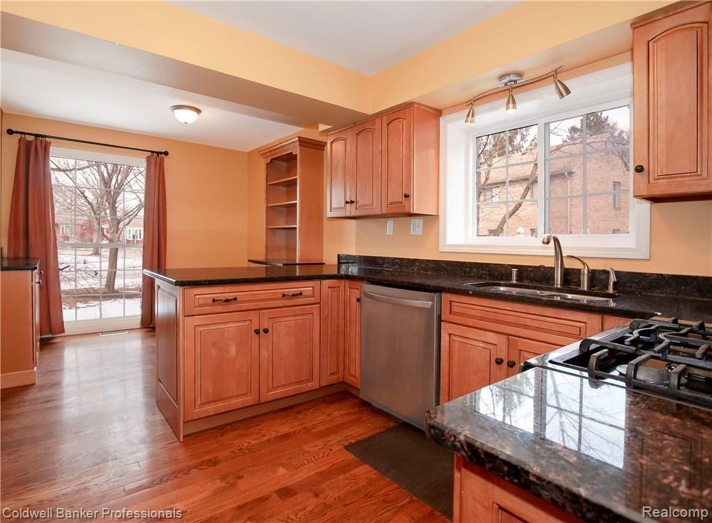 2292 Dunstable Road Birmingham, MI 48009 - Photo 9 of 40 9File.JPG