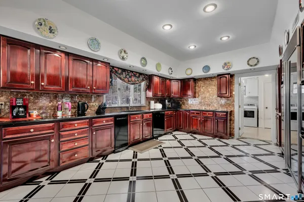 $670,000 | 25 Doria Lane, South Windsor, CT 06074