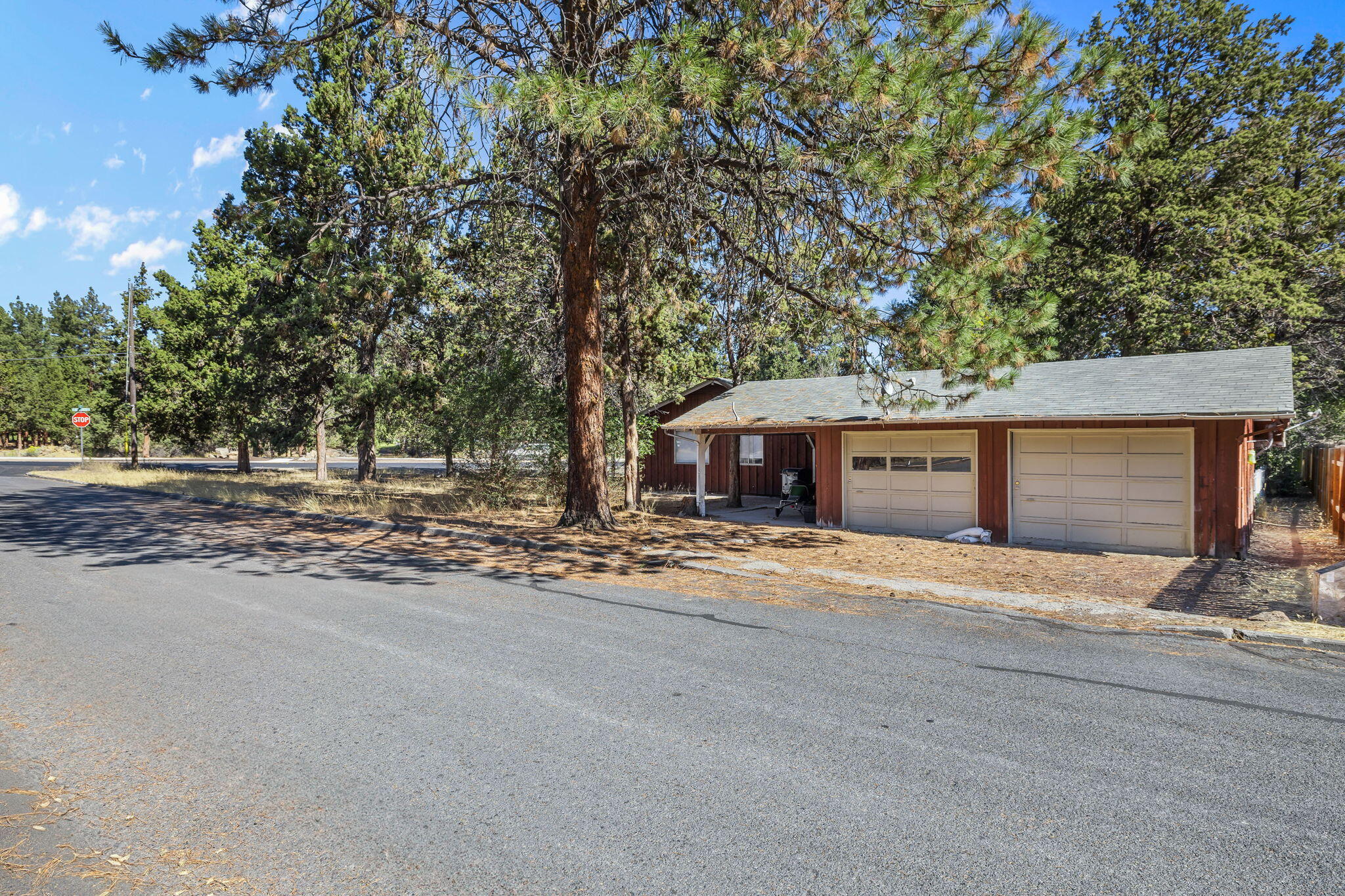 1017 Northeast Bear Creek Road Bend, OR 97701 - Photo 5 of 30 2024_09_26_1007_ne_bear_creek_rd-8