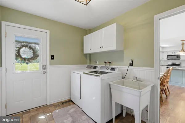 a view of living room with washer and dryer