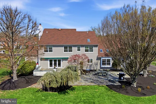 a view of a house with backyard and a tree