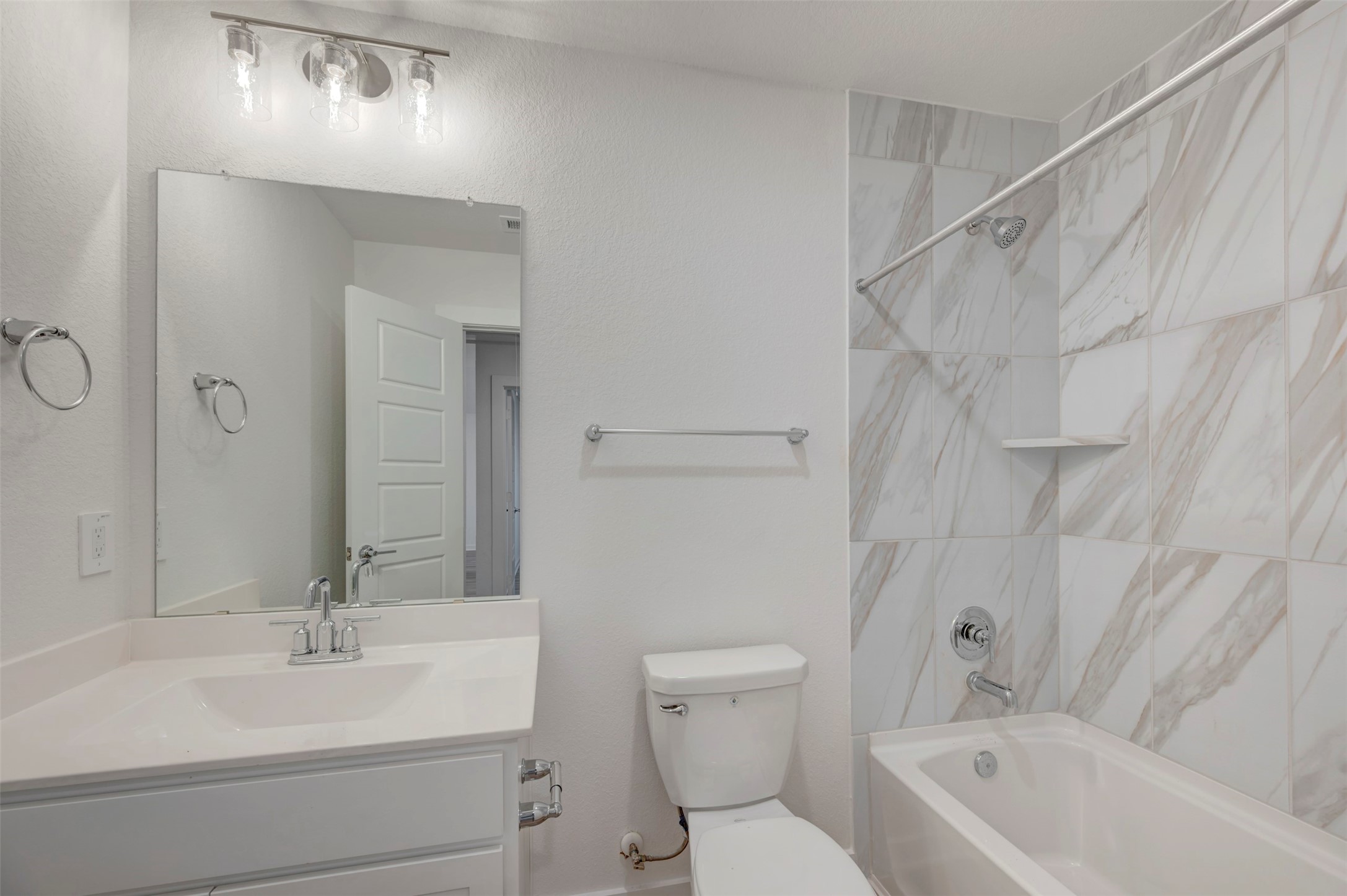 249 Hazy Pnes Lane Willis, TX 77378 - Photo 28 of 38 a bathroom with a sink a toilet and a bathtub