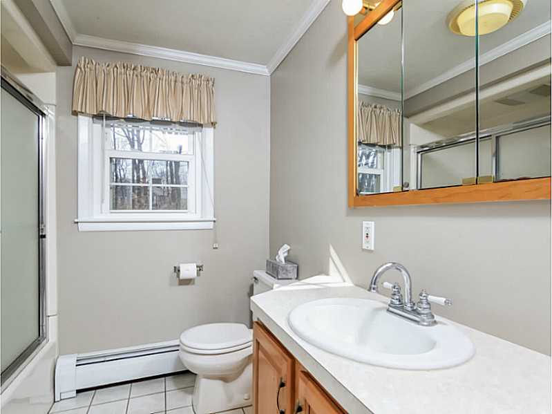 33 Angell Road Lincoln, RI 02865 - Photo 15 of 20 Bathroom.