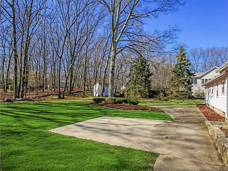 33 Angell Road Lincoln, RI 02865 - Photo 17 of 20 Exterior Back.