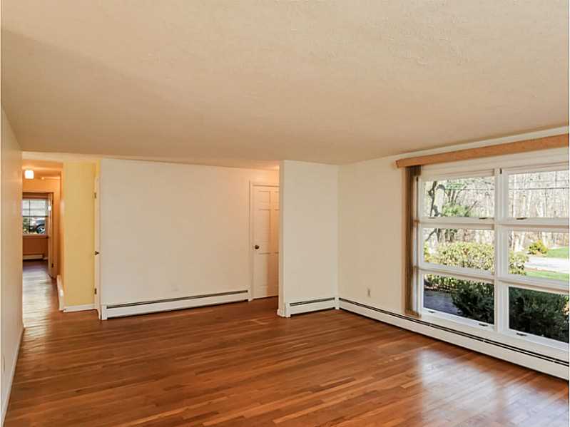 33 Angell Road Lincoln, RI 02865 - Photo 6 of 20 Living Room.
