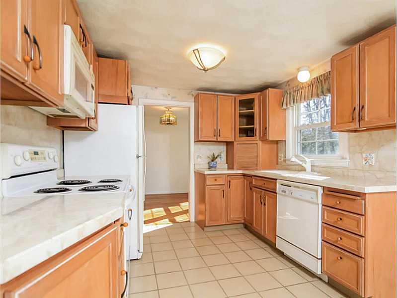 33 Angell Road Lincoln, RI 02865 - Photo 8 of 20 Kitchen.