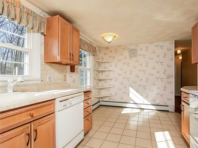 33 Angell Road Lincoln, RI 02865 - Photo 9 of 20 Kitchen.