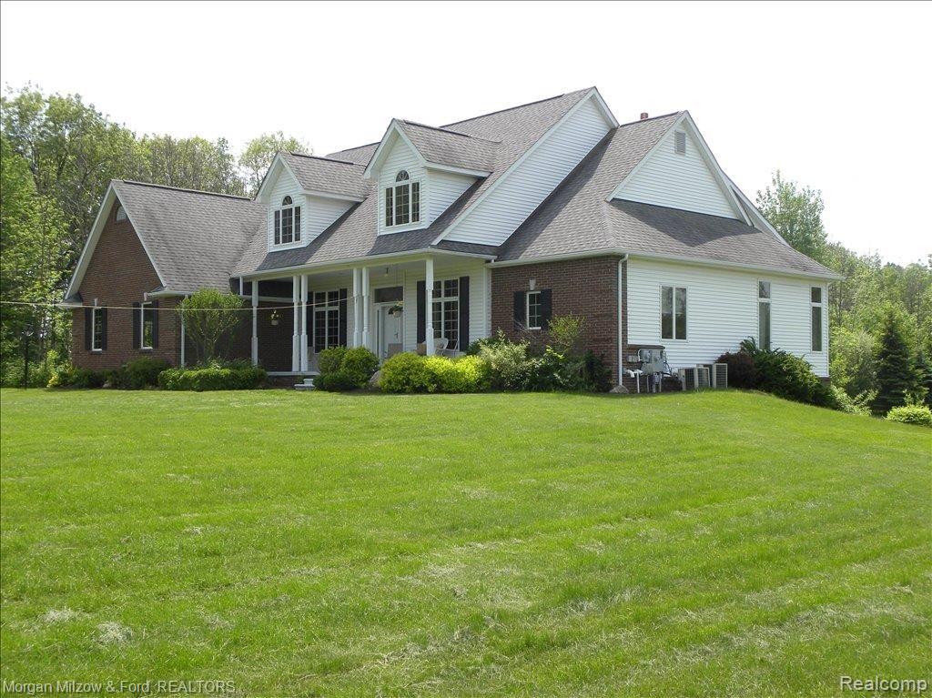 9991 Hadley Road Clarkston, MI 48348 - Photo 2 of 8 Embrace the good life!