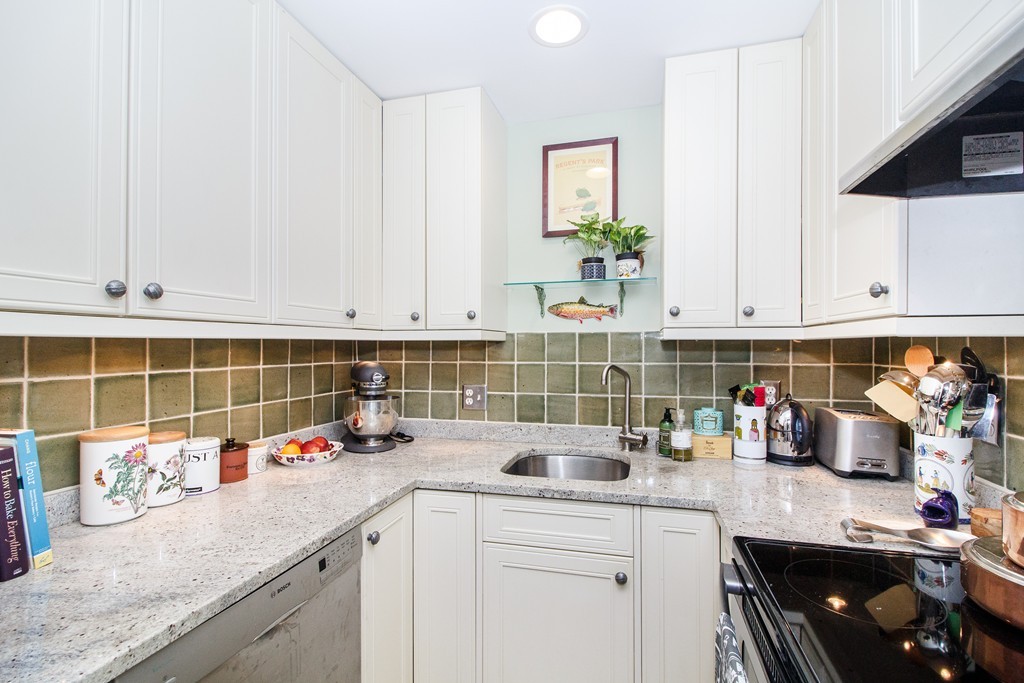 473 Beacon Street, Unit 1R Boston, MA 02115 - Photo 5 of 11