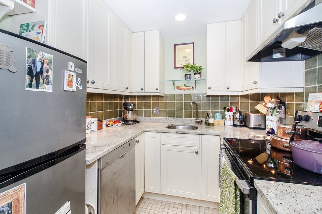 473 Beacon Street, Unit 1R Boston, MA 02115 - Photo 6 of 11