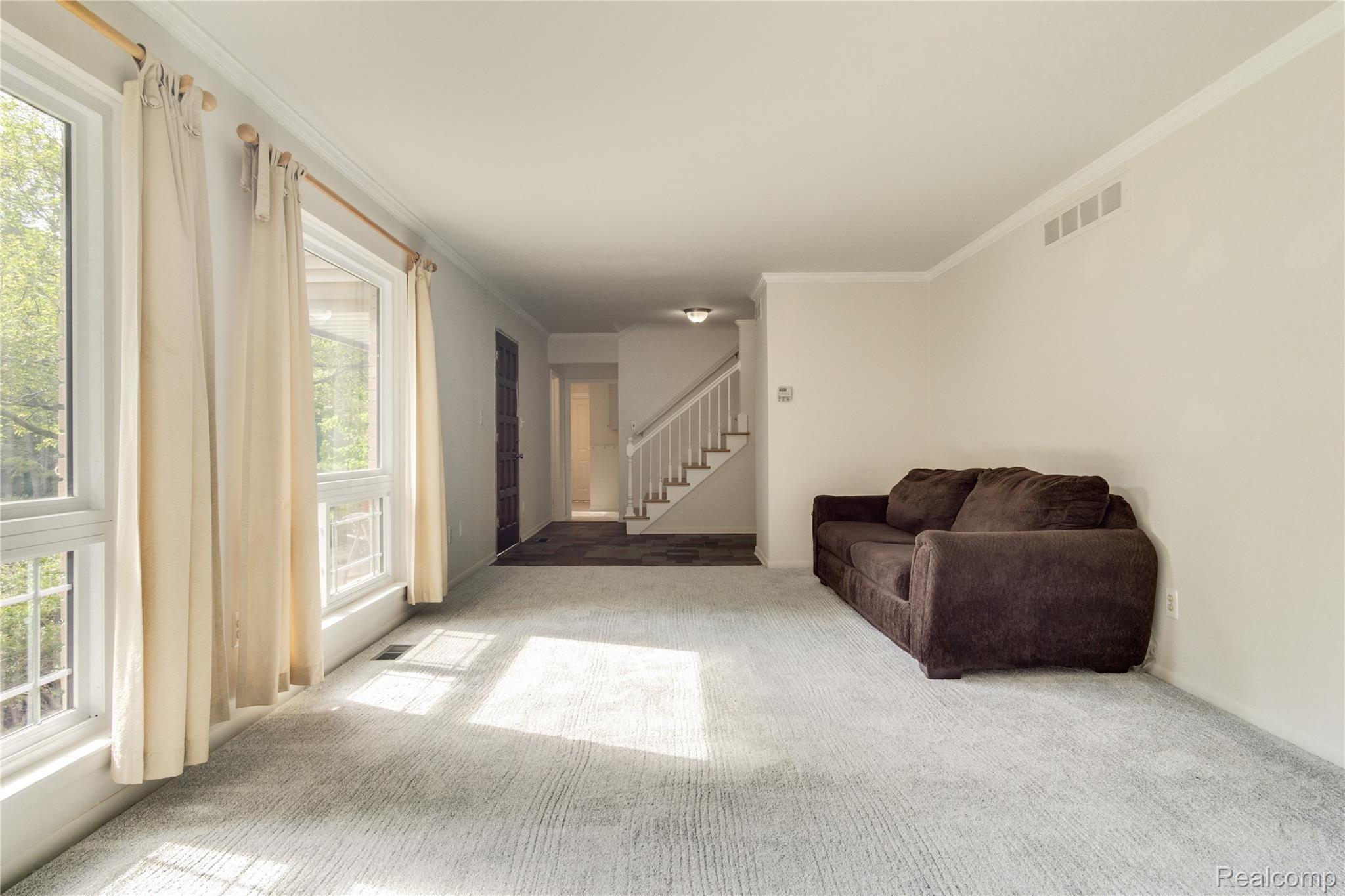 28815 Summerwood Road Farmington, MI 48334 - Photo 6 of 52 Interiors (5 of 50).jpg