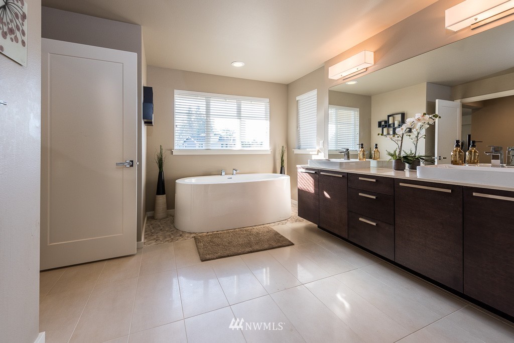 3714 Northeast 24th Street Renton, WA 98056 - Photo 12 of 18