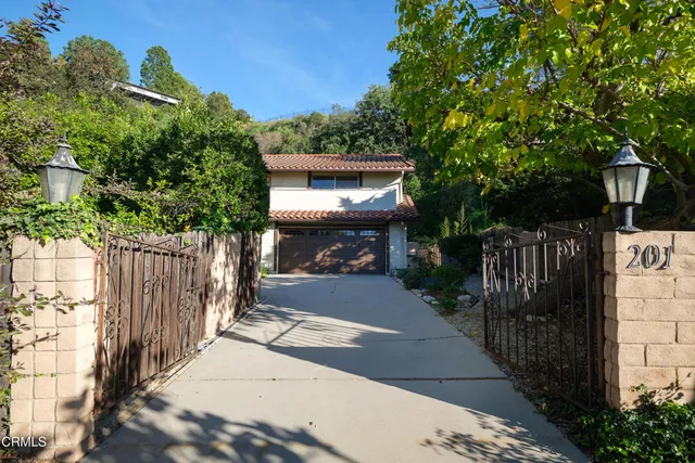 $1,915,000 | 201 Mariners View Street, La Canada Flintridge, CA 91011