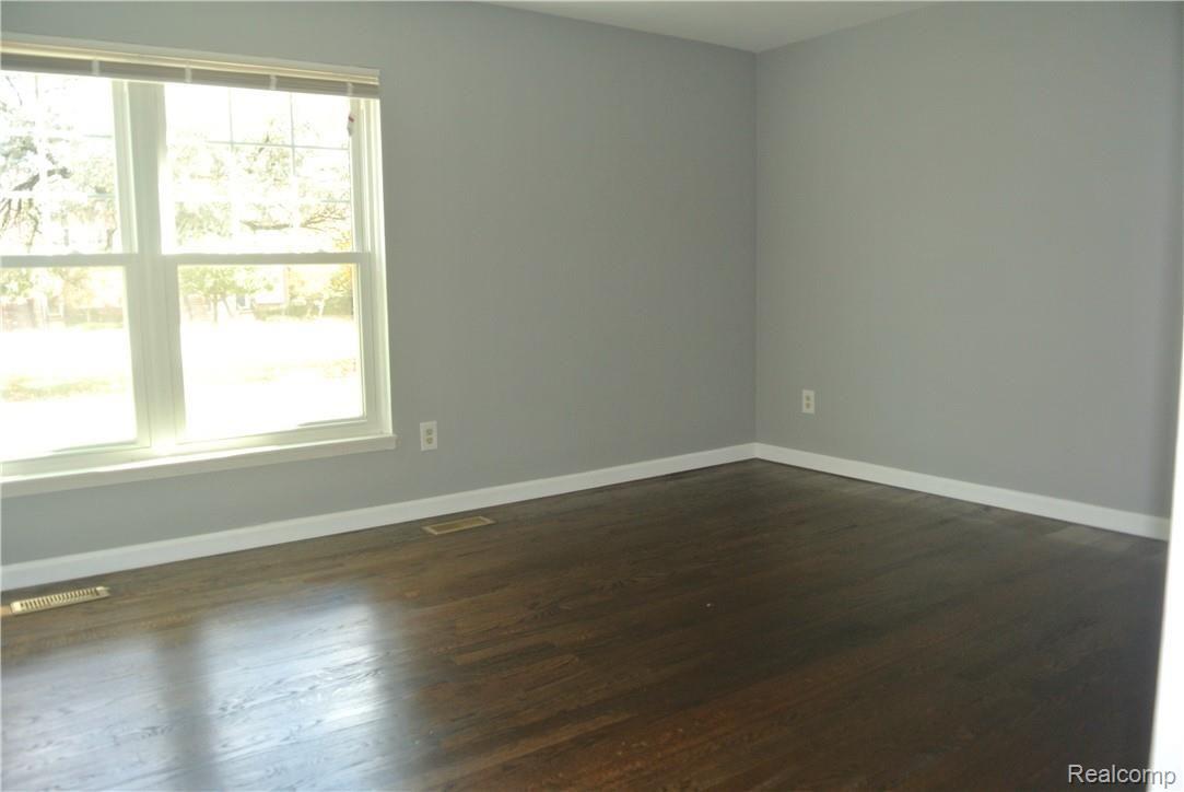 16941 Farmington Road Livonia, MI 48154 - Photo 12 of 24 DSC_6215.JPG