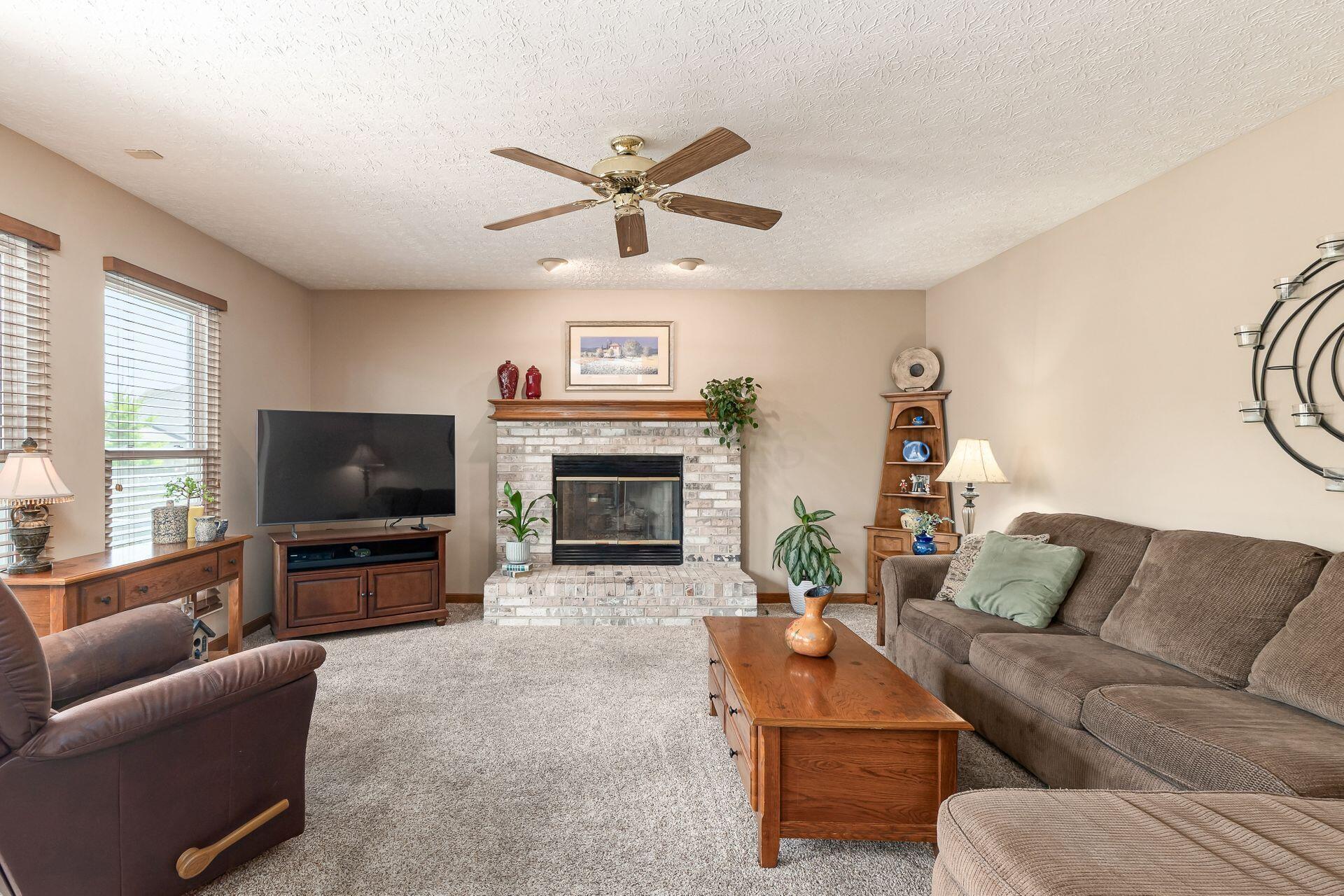 1042 Rousseau Lane Galloway, OH 43119 - Photo 17 of 47 016_ Ln Galloway OH 43119 USA