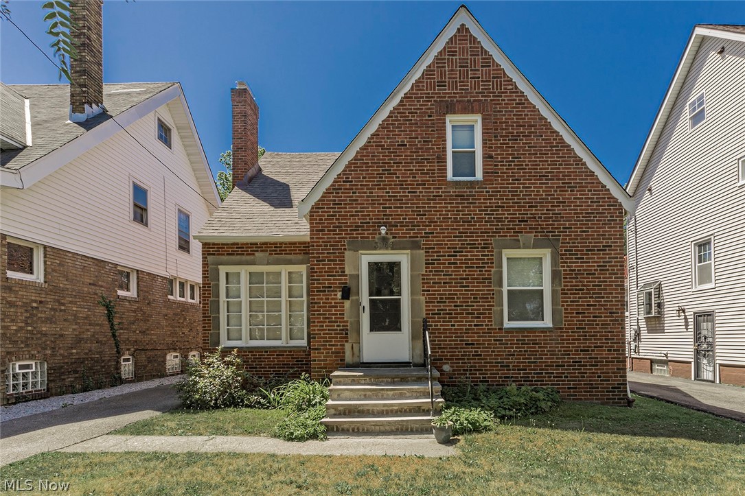 3266 Yorkshire Road Cleveland, OH 44118 - Photo 1 of 34