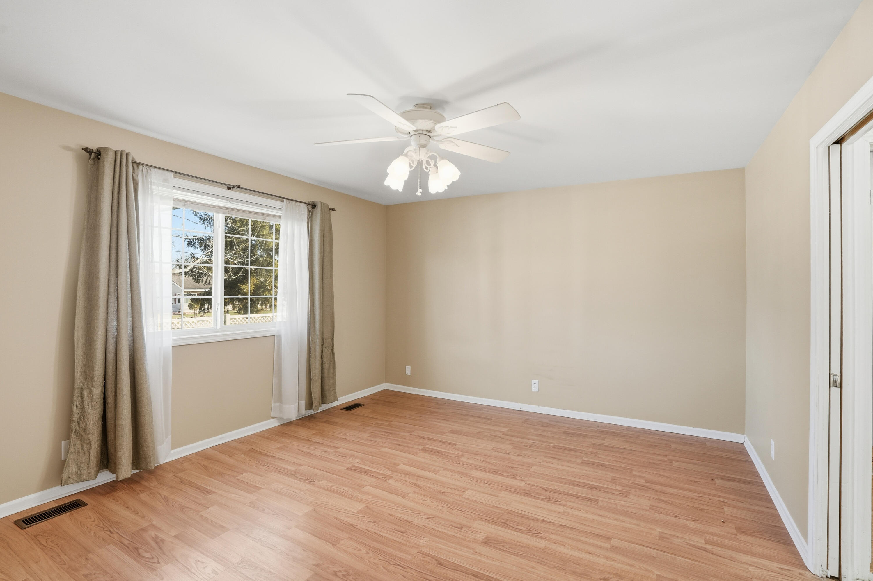 310 Pine Ridge Circle Lowell, IN 46356 - Photo 14 of 33 3000x1999