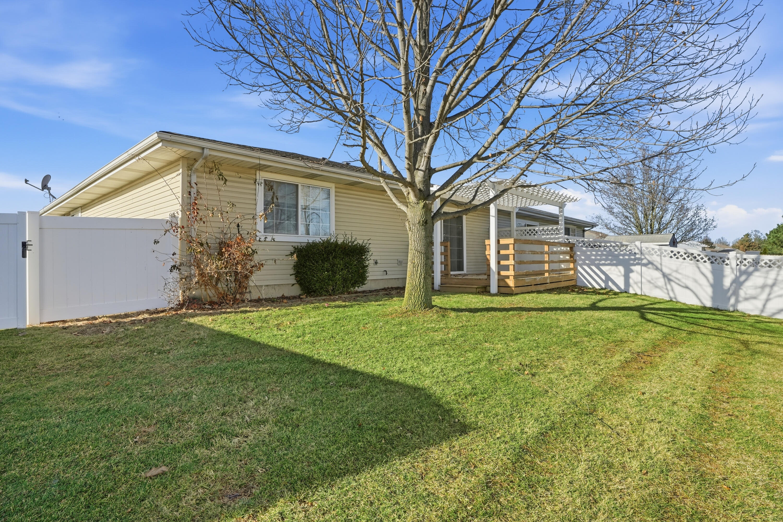 310 Pine Ridge Circle Lowell, IN 46356 - Photo 24 of 33 3000x1999