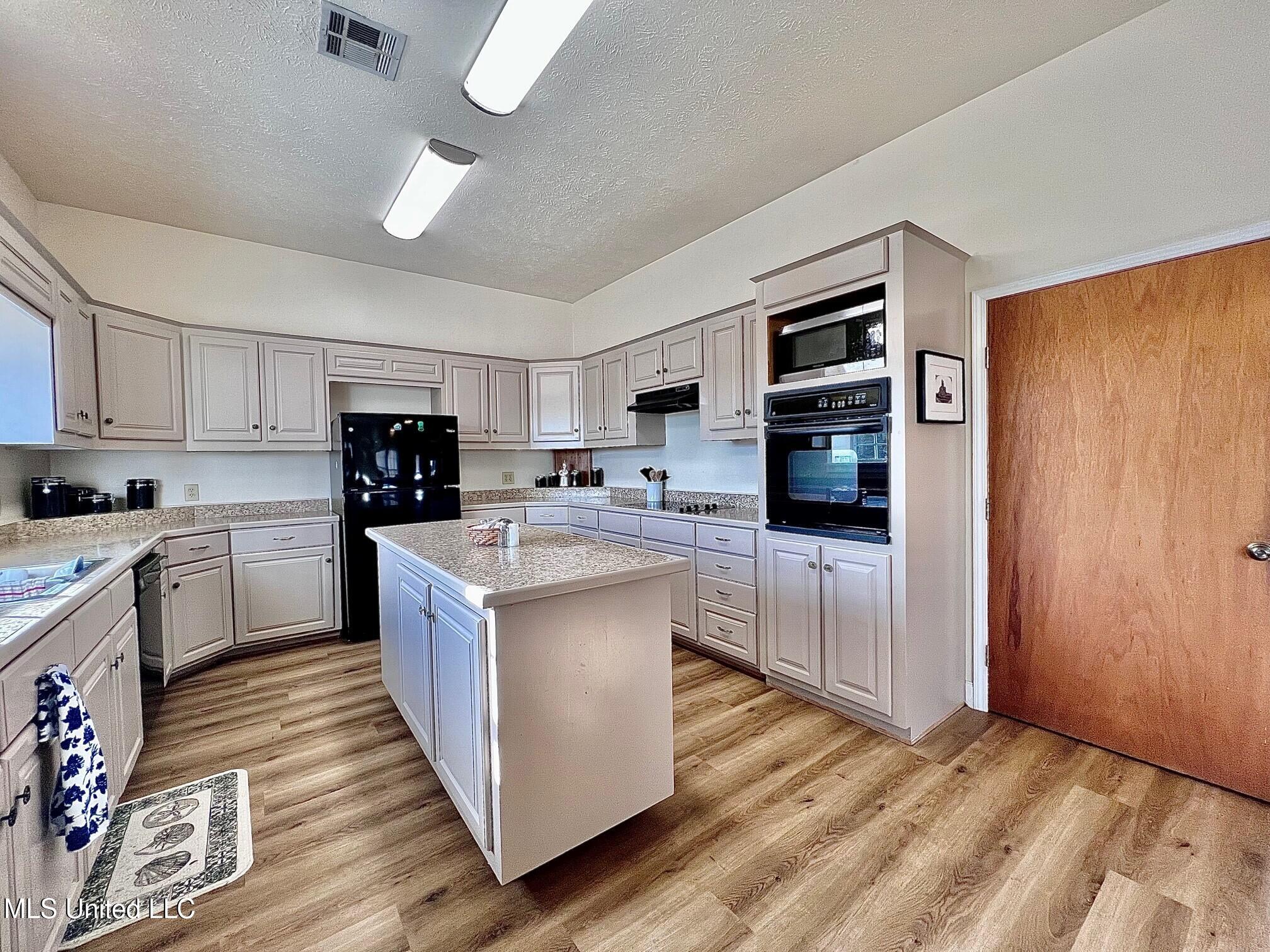 3632 Tank Road Terry, MS 39170 - Photo 23 of 76 kitchen