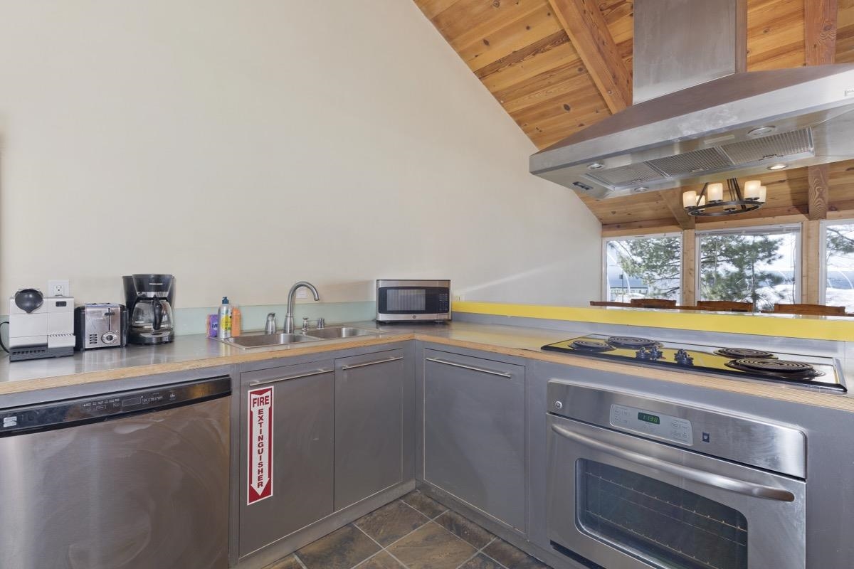 3199 Chateau Road, Unit 22 Mammoth Lakes, CA 93546 - Photo 5 of 37