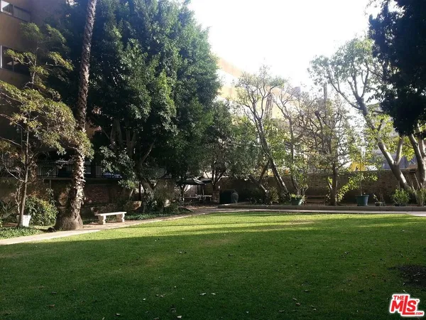 $2,495 | 3278 Wilshire Boulevard, Unit 300, Los Angeles, CA 90010