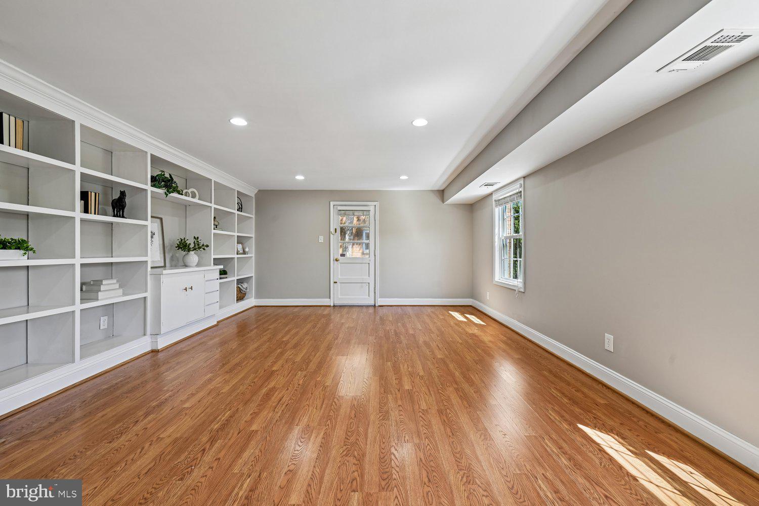 10706 Stoneyhill Drive Silver Spring, MD 20901 - Photo 17 of 49 Living area w/ side entrance