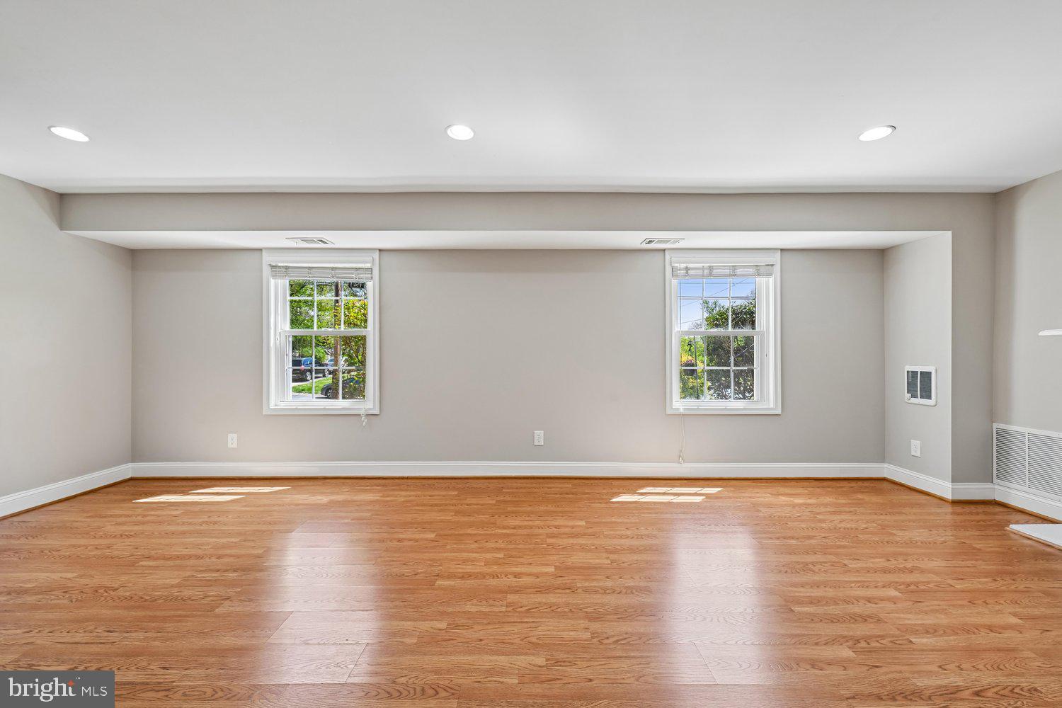 10706 Stoneyhill Drive Silver Spring, MD 20901 - Photo 18 of 49 Living area w/ recessed lighting
