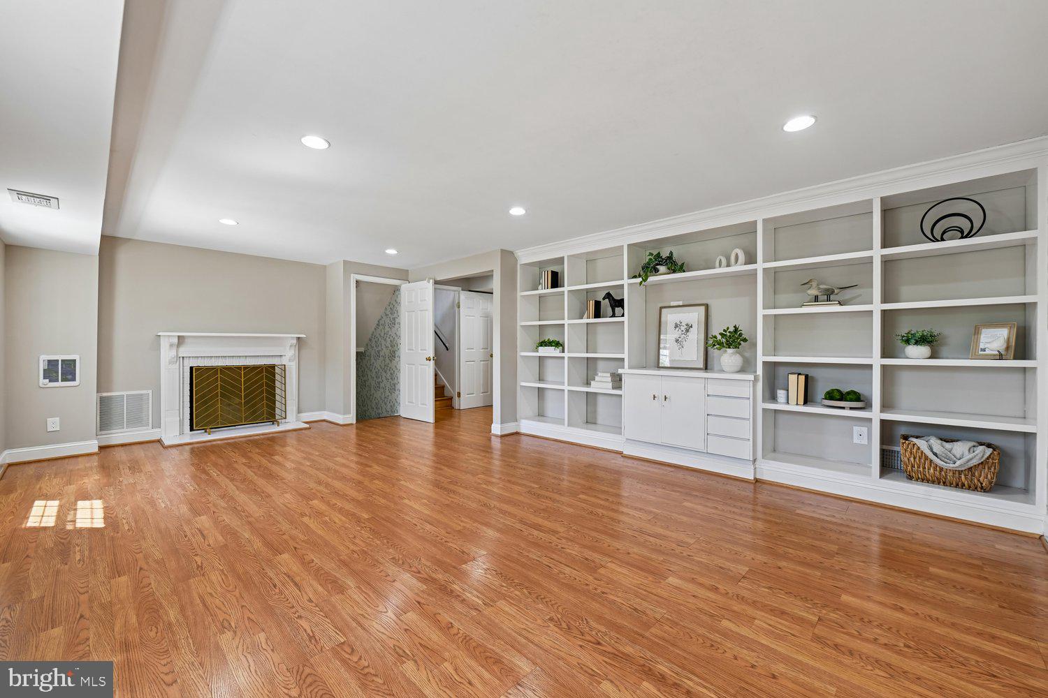 10706 Stoneyhill Drive Silver Spring, MD 20901 - Photo 20 of 49 Living area w/ built-ins
