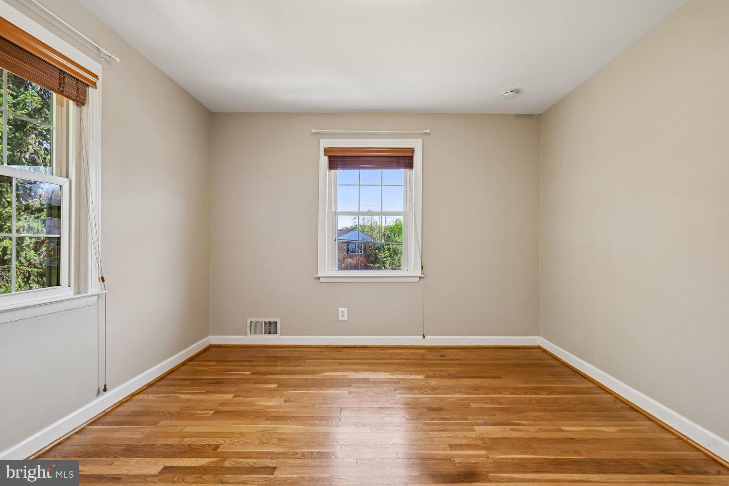 10706 Stoneyhill Drive Silver Spring, MD 20901 - Photo 32 of 50 Sunny bedroom