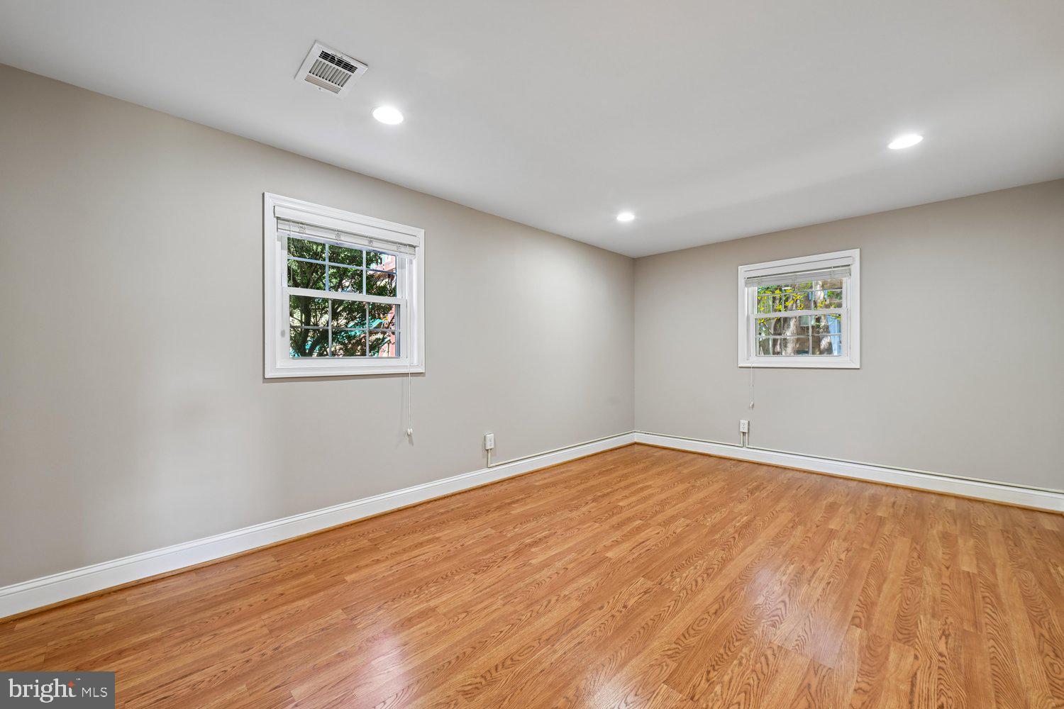 10706 Stoneyhill Drive Silver Spring, MD 20901 - Photo 34 of 50 Sunny Bedroom