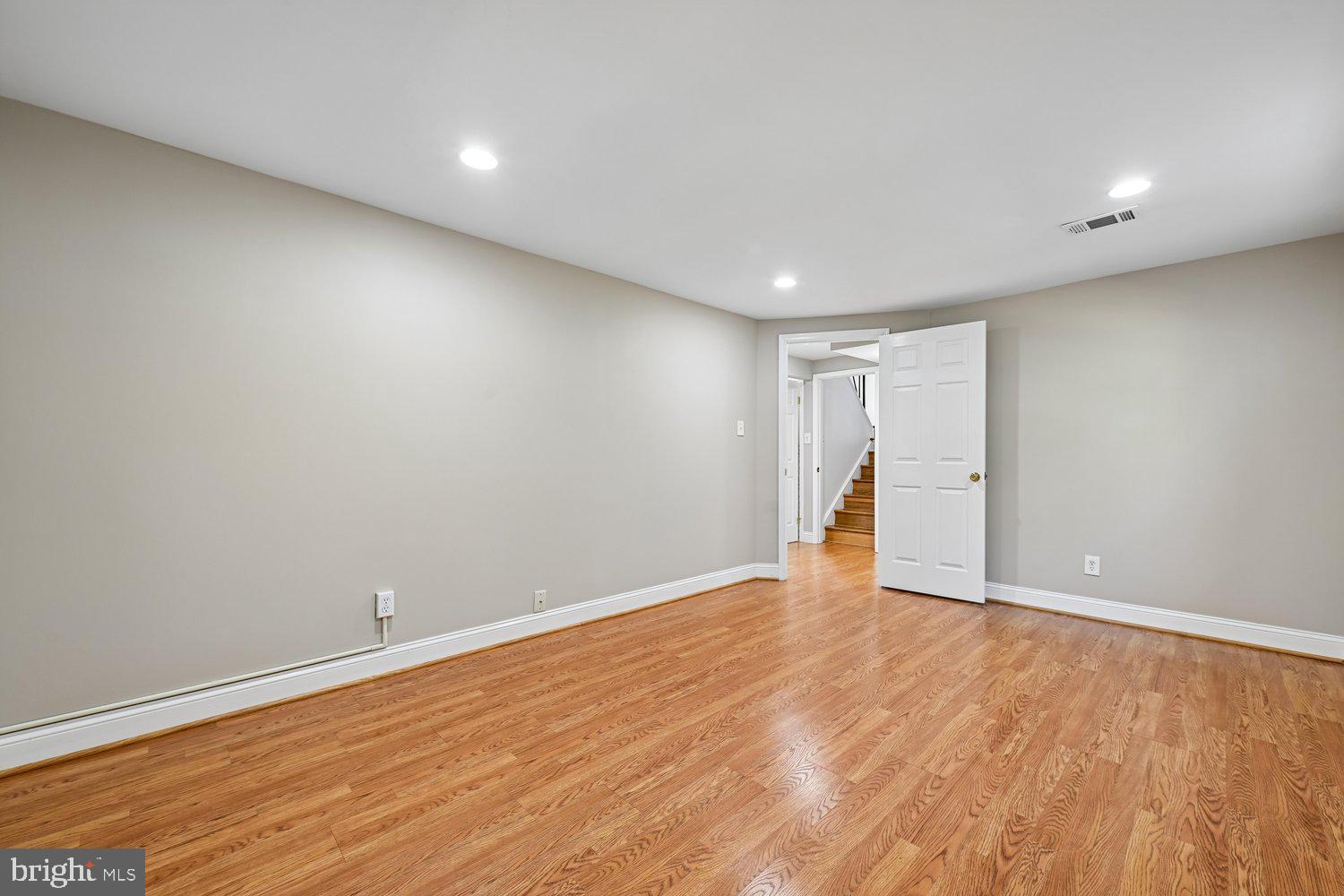 10706 Stoneyhill Drive Silver Spring, MD 20901 - Photo 35 of 49 Large bonus room