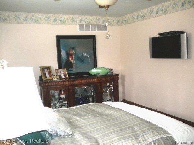 1122 Harding Avenue Rochester, MI 48307 - Photo 20 of 23 Master Bedroom