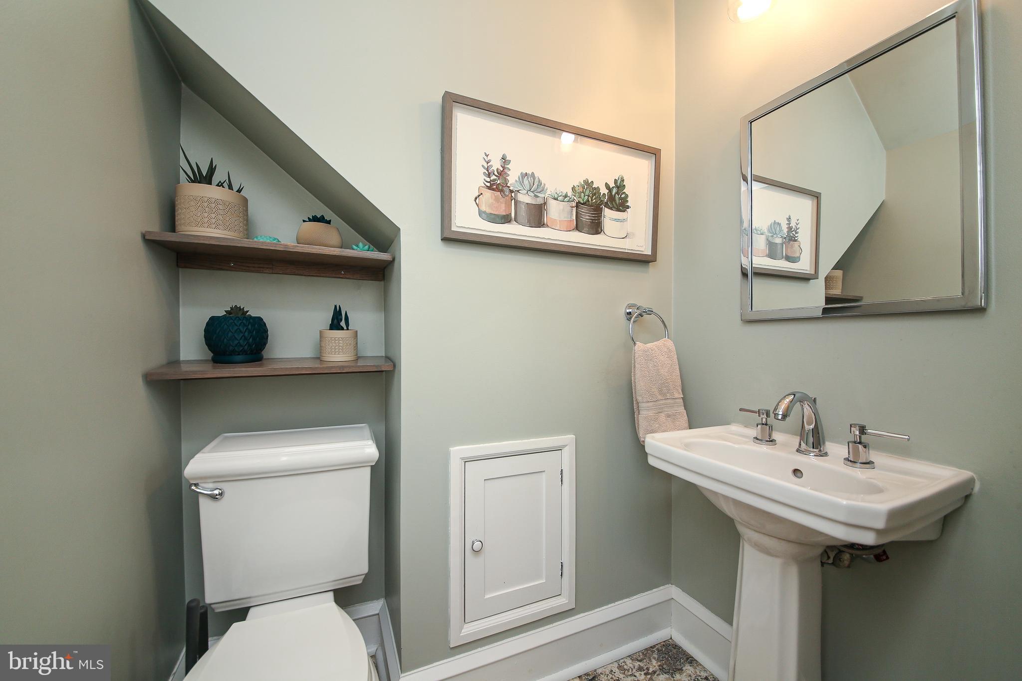 20 Hillside Road Wayne, PA 19087 - Photo 16 of 49 Main level powder room