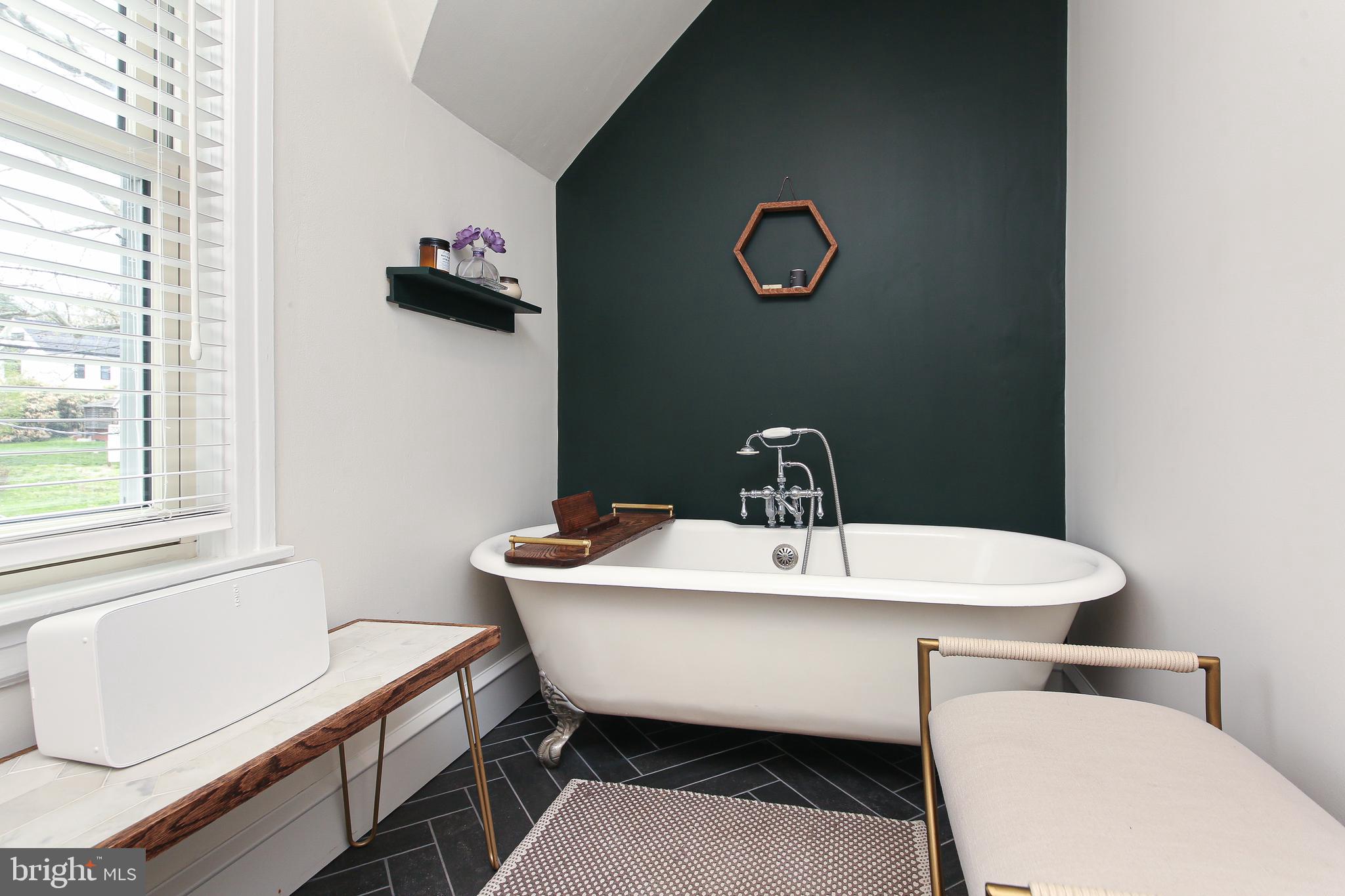 20 Hillside Road Wayne, PA 19087 - Photo 24 of 49 Soaking tub