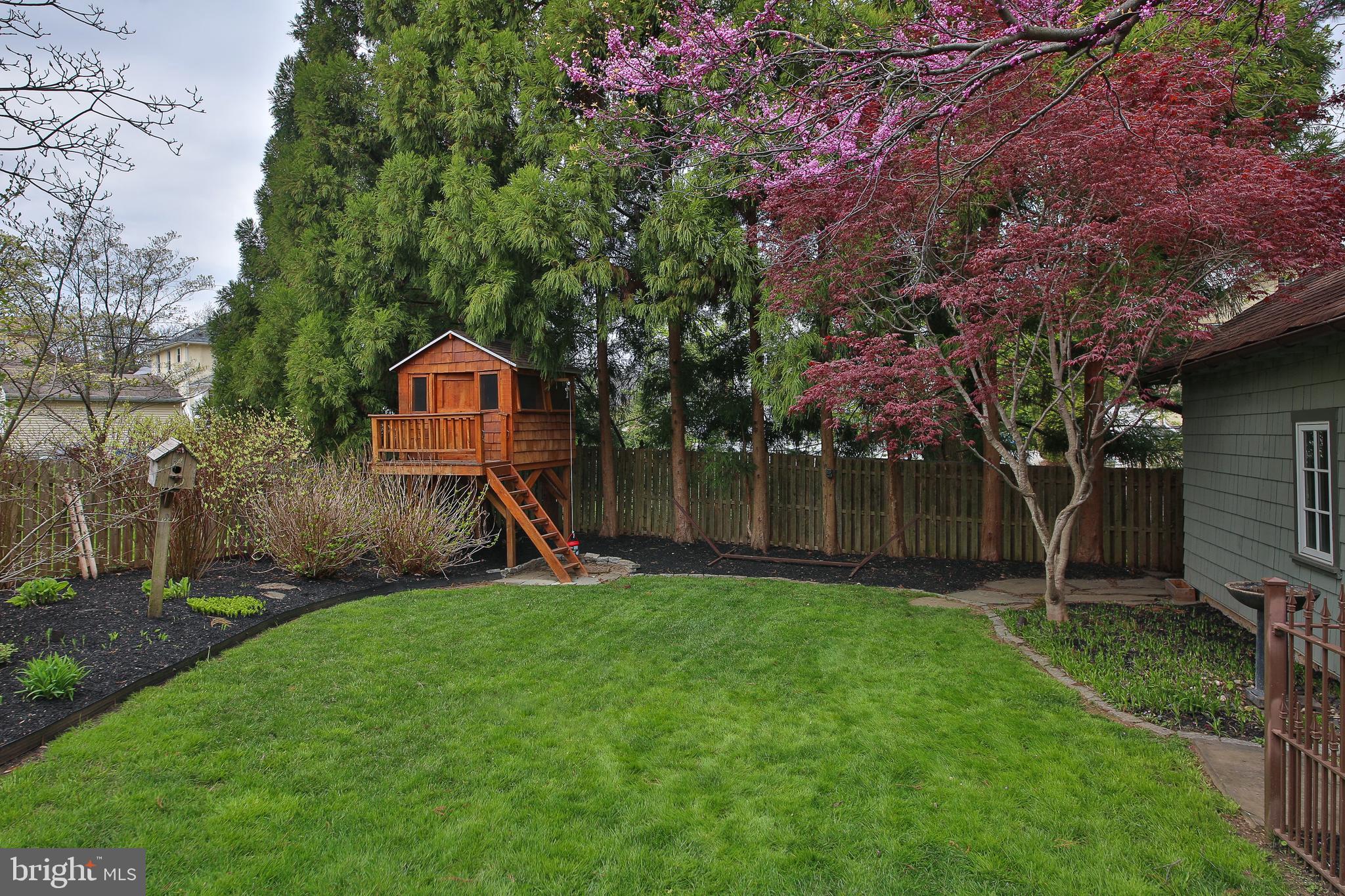 20 Hillside Road Wayne, PA 19087 - Photo 41 of 49 Yard has custom-built treehouse.