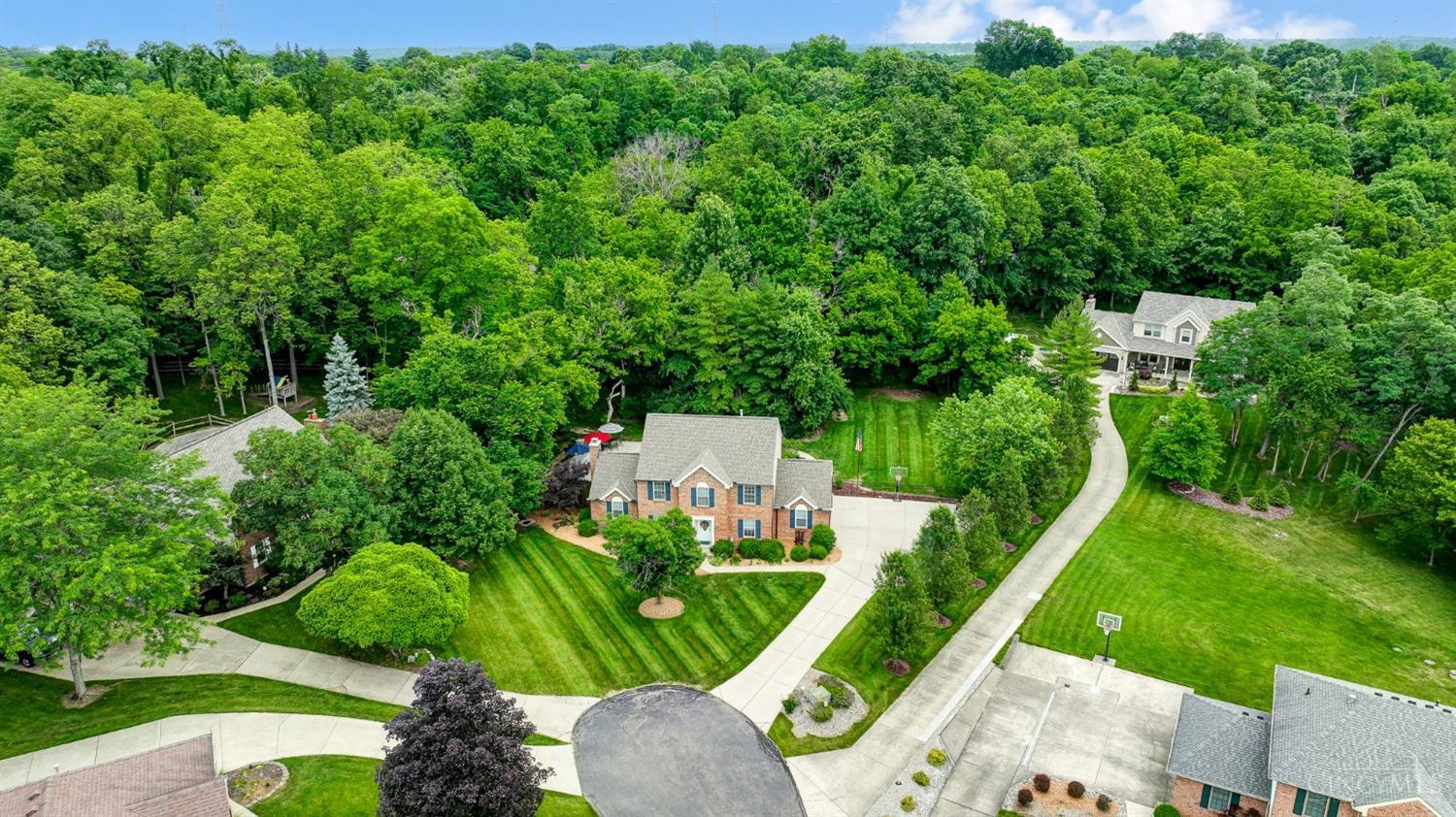 6296 Berauer Road Cincinnati, OH 45248 - Photo 2 of 33
