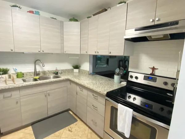 $1,850 | 2566 Garden Drive South, Unit 306, Lake Worth, FL 33461
