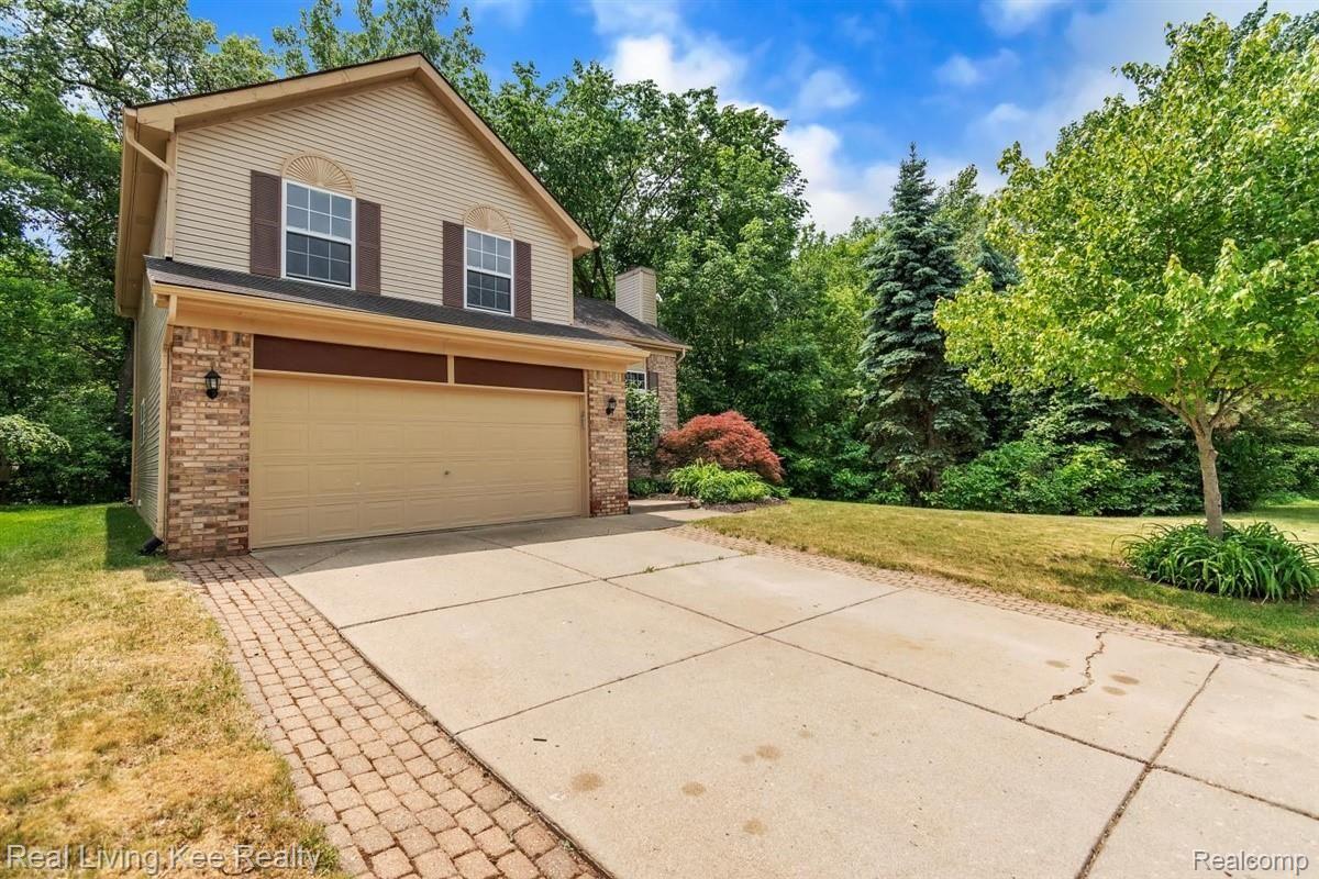 82 Eagle Ridge Road Lake Orion, MI 48360 - Photo 3 of 44 03-82-Eagle-Ridge-Rd-WindowStill-Re.jpg