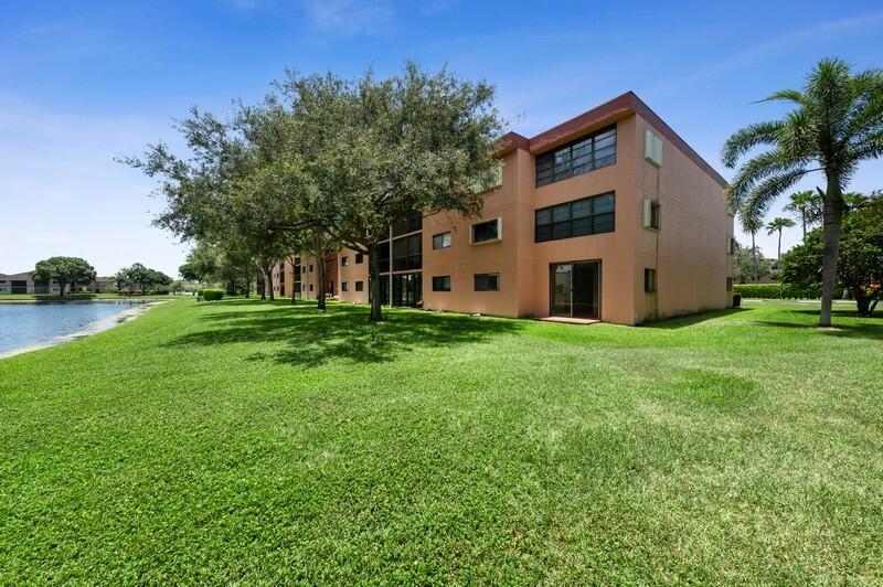 15074 Witney Road, Unit C101 Delray Beach, FL 33484 - Photo 24 of 25 16_15074WitneyRd_Unit101_59_RearView_Fle