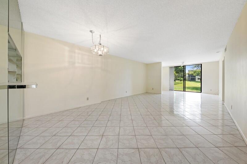 15074 Witney Road, Unit C101 Delray Beach, FL 33484 - Photo 4 of 25 04_15074WitneyRd_Unit101_93_LivingRoomDi