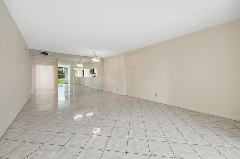 15074 Witney Road, Unit C101 Delray Beach, FL 33484 - Photo 6 of 25 05_15074WitneyRd_Unit101_93002_LivingRoo