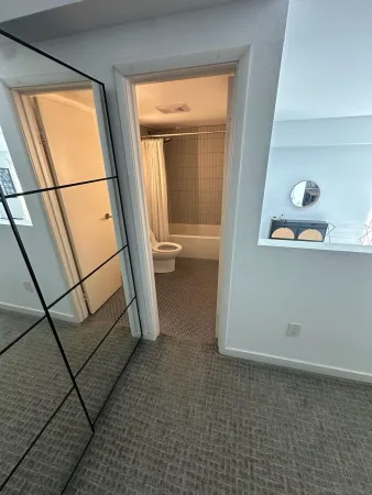 $2,999 | 941 West Hawthorn Street, Unit 8, San Diego, CA 92101