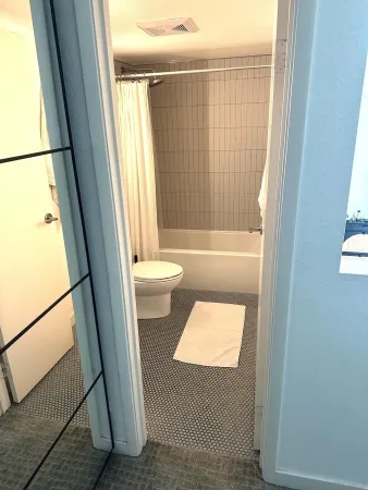 $2,999 | 941 West Hawthorn Street, Unit 8, San Diego, CA 92101