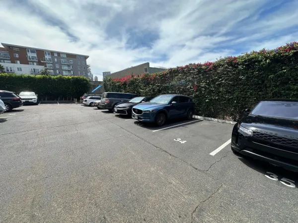 $2,999 | 941 West Hawthorn Street, Unit 8, San Diego, CA 92101