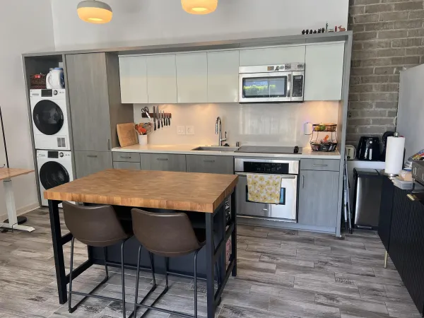 $2,999 | 941 West Hawthorn Street, Unit 8, San Diego, CA 92101