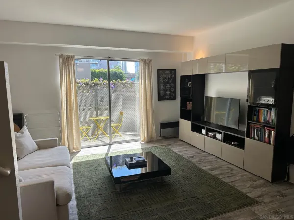 $2,999 | 941 West Hawthorn Street, Unit 8, San Diego, CA 92101