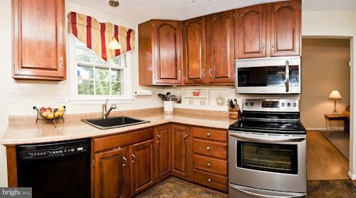 436 Ruth Road Arnold, MD 21012 - Photo 9 of 19 Kitchen