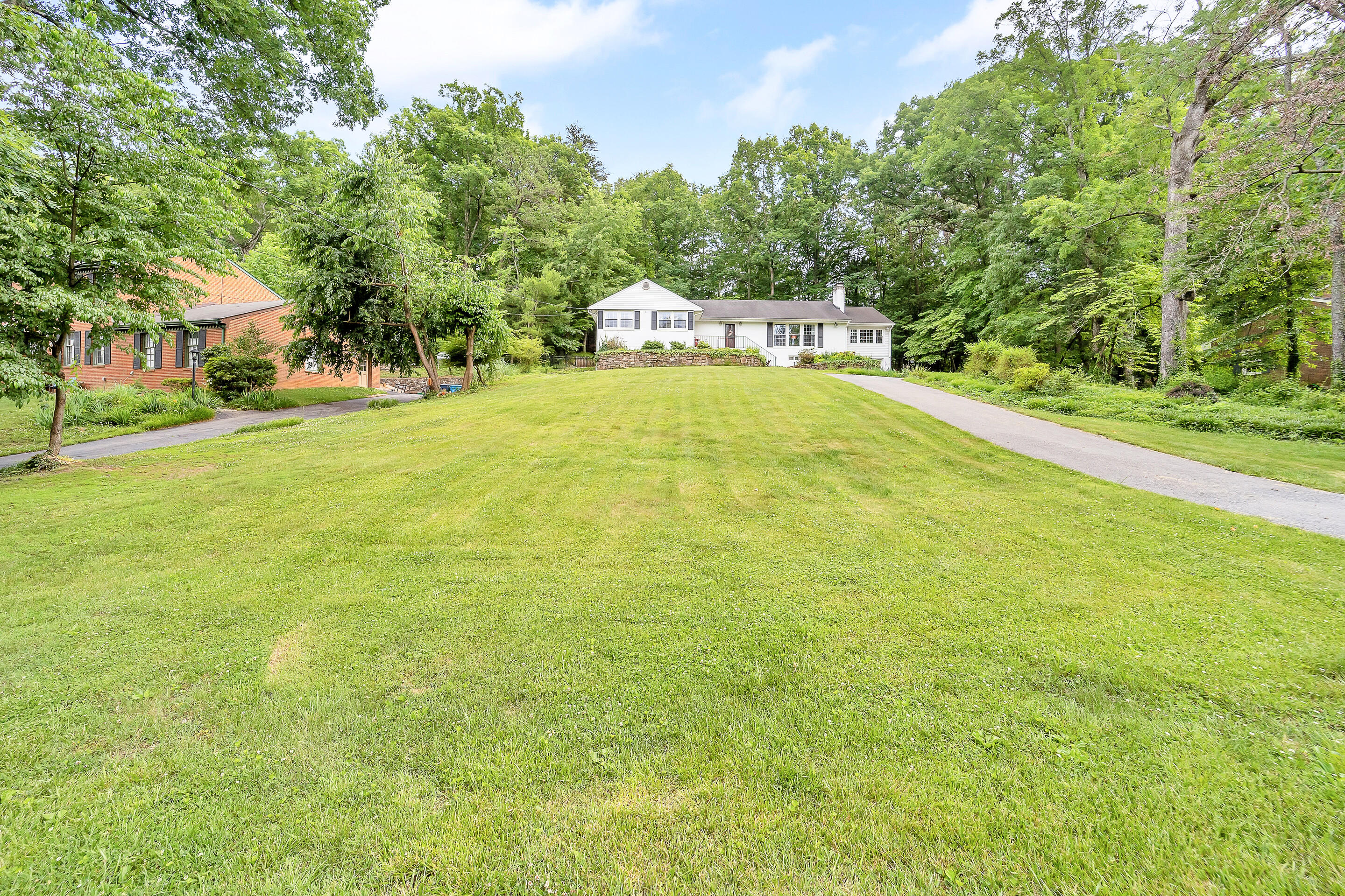 3516 Brymoor Road Southwest Roanoke, VA 24018 - Photo 3 of 32 Private cul-de-sac road